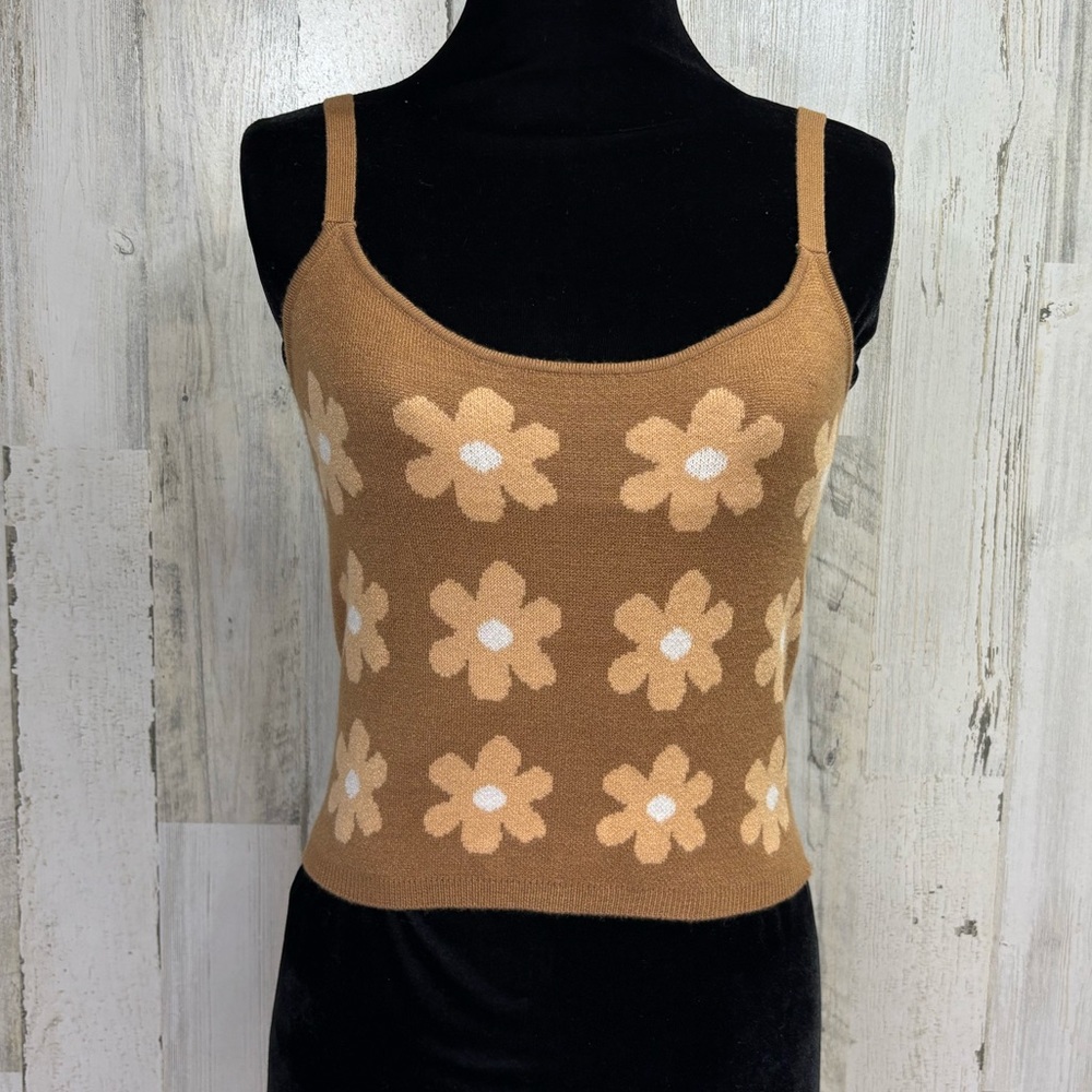 Willow & Wind Cropped Floral Knit Tank Top